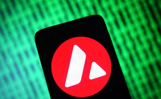 Avalanche Slides Off The Edge – What Comes After The 4H Trendline Snap? Avalanche Slides Off The Edge – What Comes After The 4H Trendline Snap?