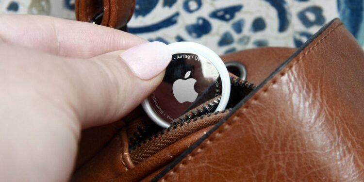 This man tracked his stolen luggage with an AirTag – and found himself in a bizarre scene This man tracked his stolen luggage with an AirTag – and found himself in a bizarre scene