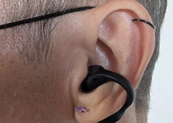 Finally, a pair of clip-on earbuds with enough bass to fuel my workouts Finally, a pair of clip-on earbuds with enough bass to fuel my workouts
