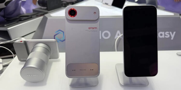 I tried Tecno’s modular phone concept at MWC – and it quickly got weird I tried Tecno’s modular phone concept at MWC – and it quickly got weird