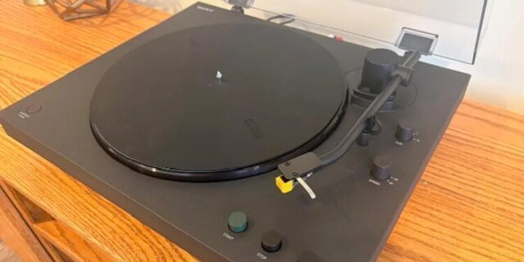 I love Sony’s new Bluetooth turntable, so why do I feel so conflicted using it I love Sony’s new Bluetooth turntable, so why do I feel so conflicted using it