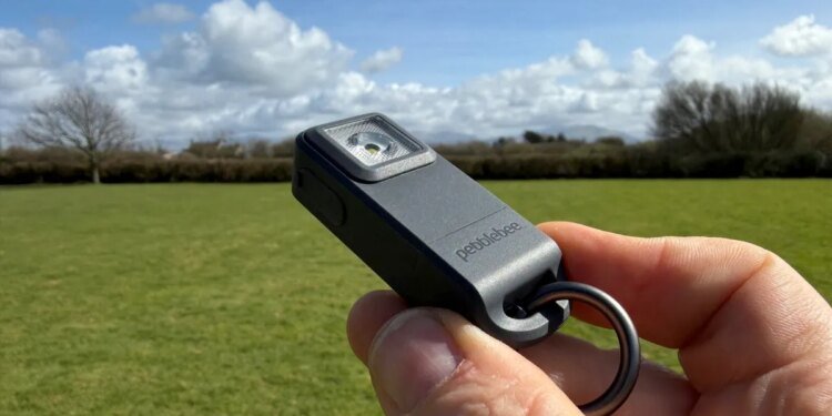 This AirTag alternative with a 130dB siren and strobe light has my name written all over it This AirTag alternative with a 130dB siren and strobe light has my name written all over it