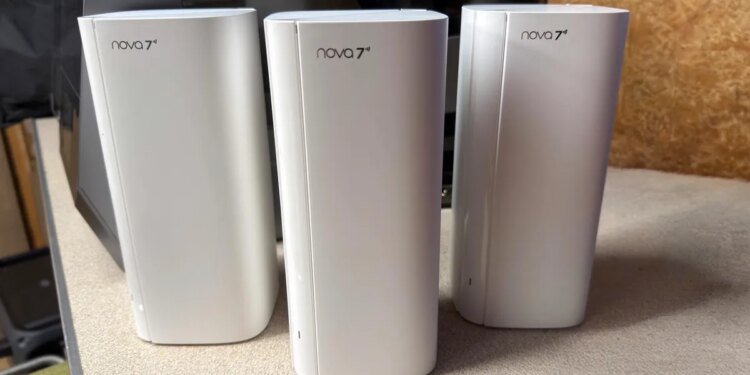 I set up a 0 mesh Wi-Fi system at home, and it handled a dozen 4K video streams with ease