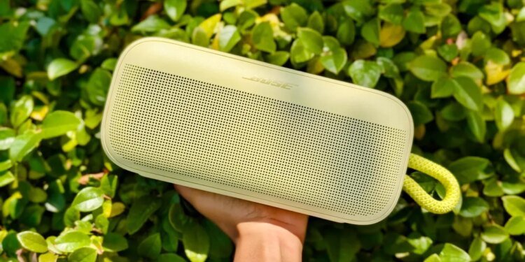 I brought a Bose, Sony, and JBL speaker to the beach – this one’s my new outdoor essential I brought a Bose, Sony, and JBL speaker to the beach – this one’s my new outdoor essential